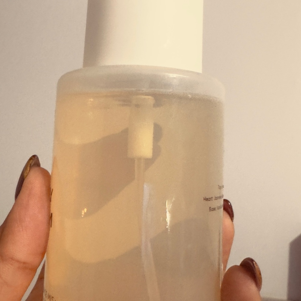 Phlur Vanilla Skin and Heavy Cream Fragrance Mists - Picture 4 of 4